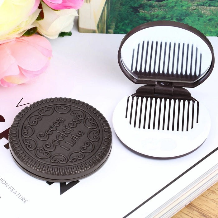 https://cdn.shopify.com/s/files/1/0925/0203/2693/files/WJI911-Cookie-Design-Folding-Mirror_9ff91ce1-73ed-4b9a-94c5-4f0fa7357523.jpg?v=1736085717